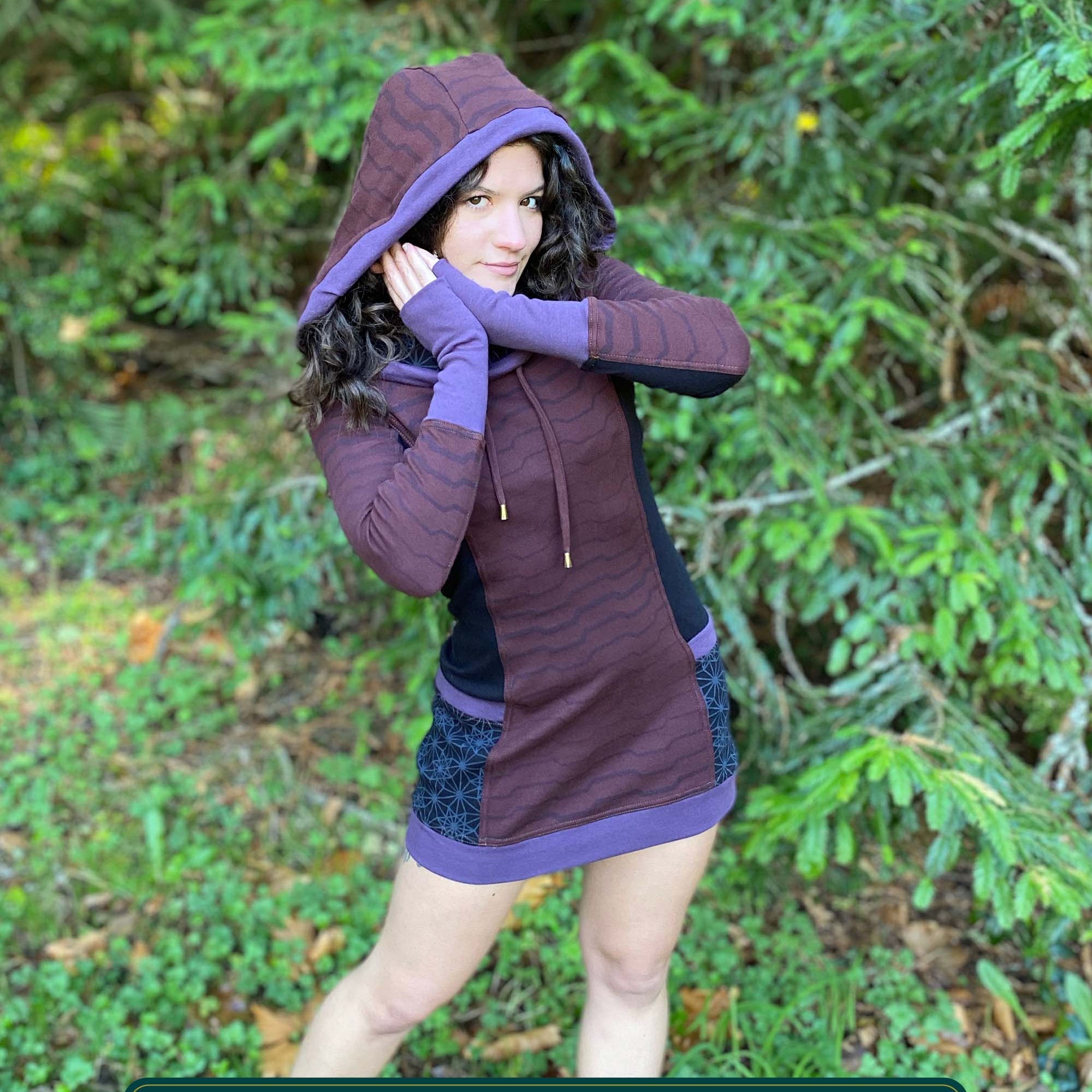 Organic cotton hooded tunic dress, reddish brown with geometric print, front view on model.