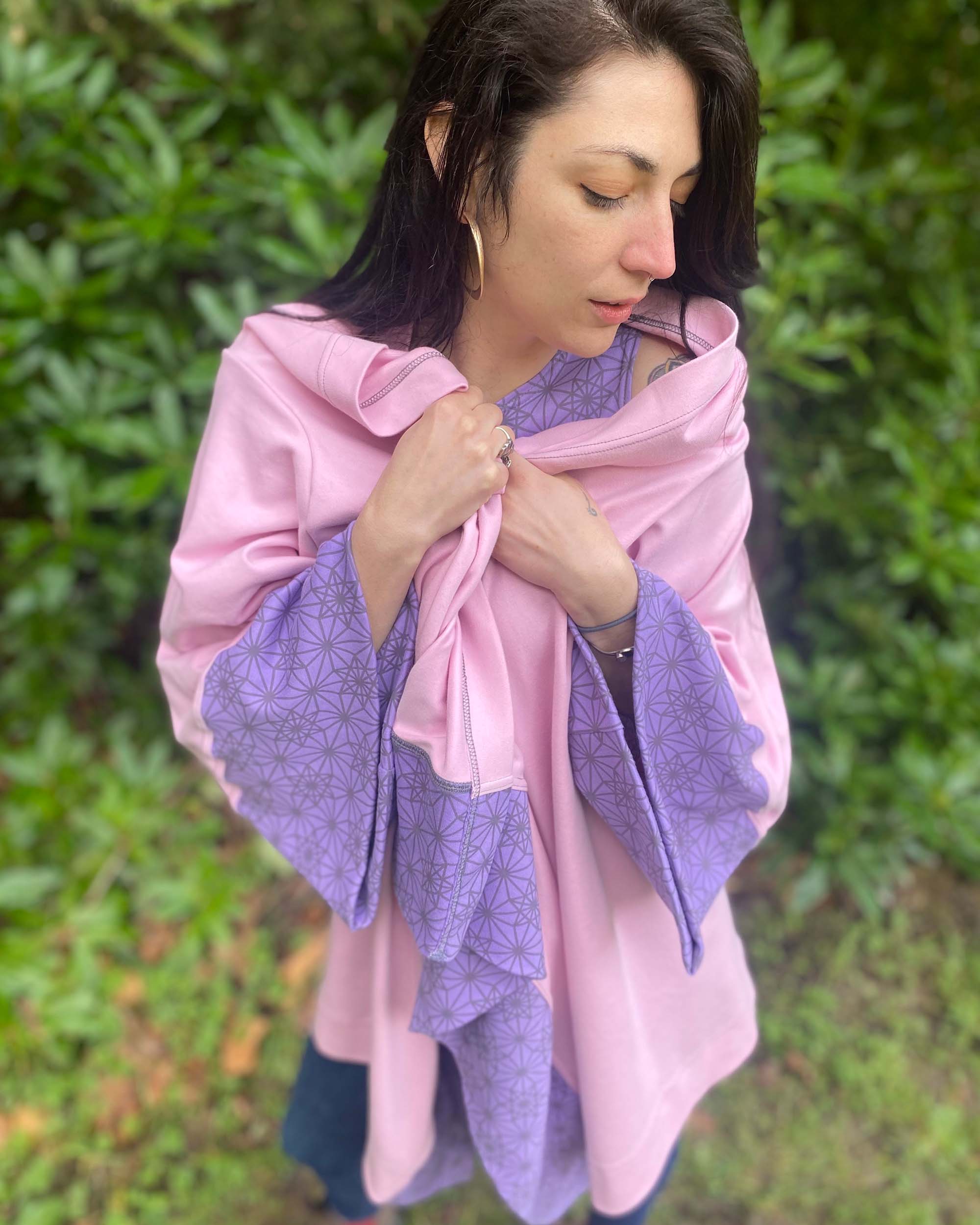 Organic cotton kimono, pink with geometric print and lavender accents, front top view on female model.